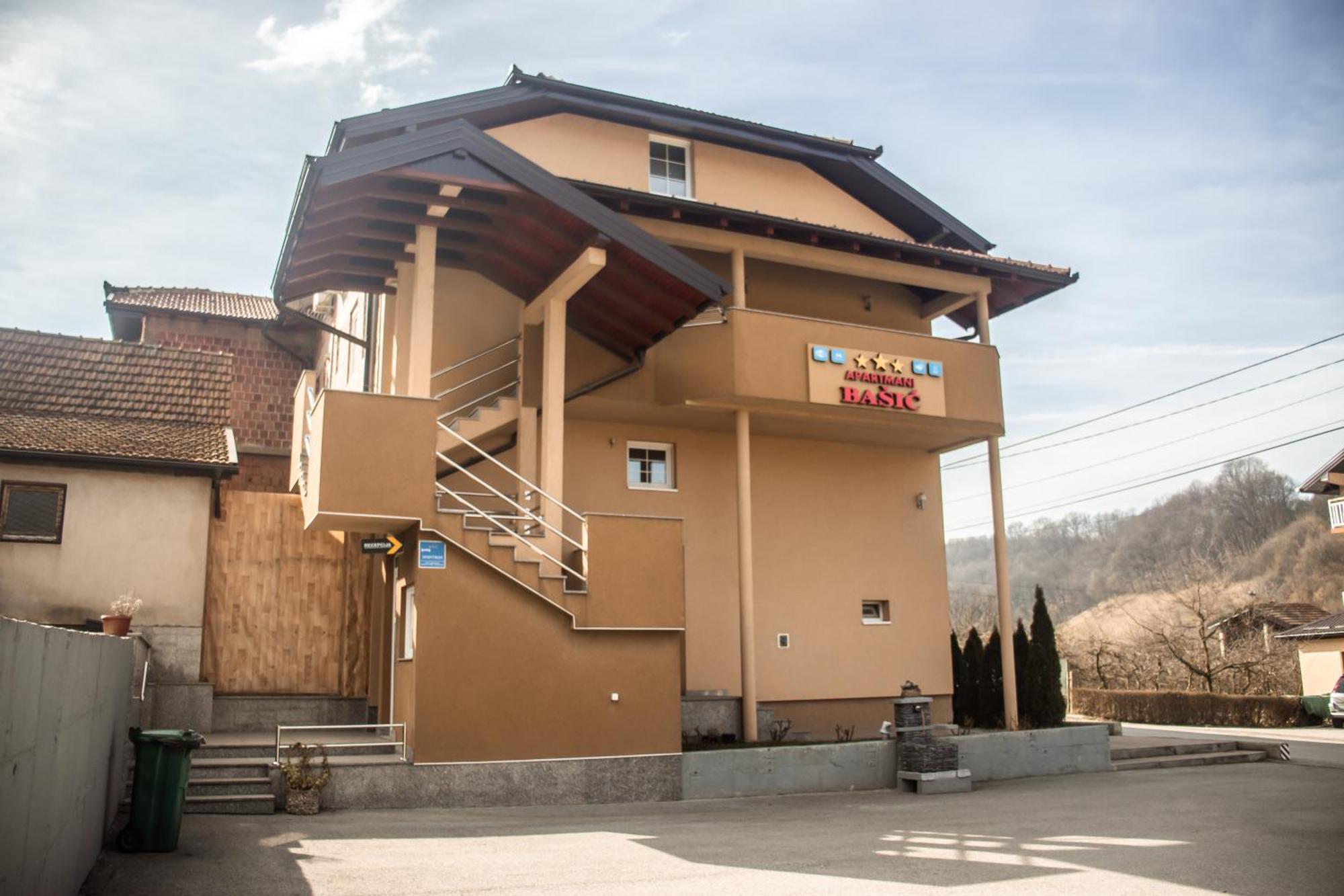 Apartments Basic Visoko Kültér fotó