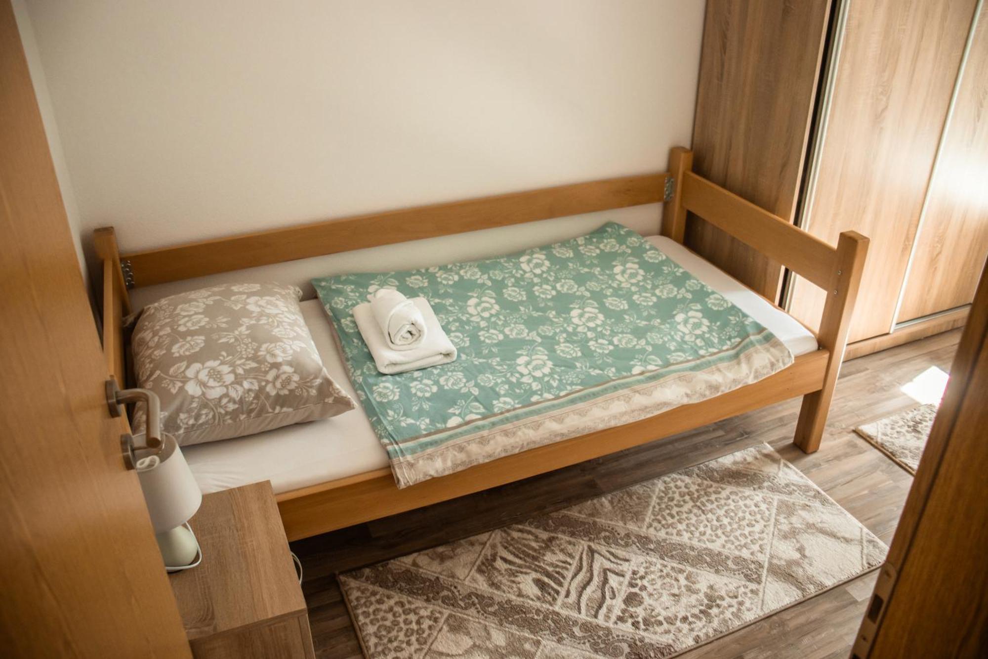Apartments Basic Visoko Kültér fotó